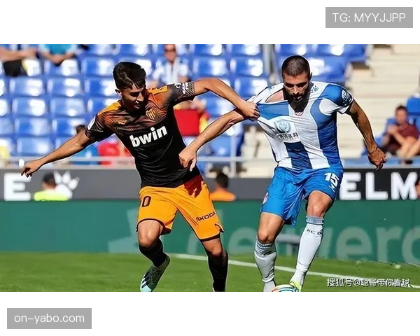 基层报道:业余联赛模仿西甲职业队战术成风,三后卫阵型在民间赛事流行